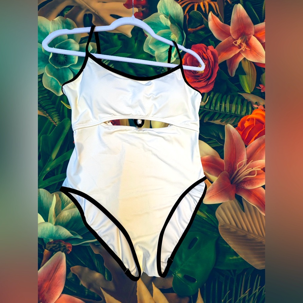 Never worn Kate spade swimsuit